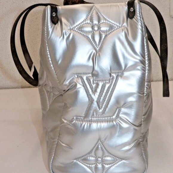 Louis Vuitton Econyl Onthego GM Pillow Silver Bag Puffer Giant Flower Monogram - Picture 7 of 14